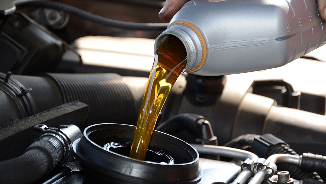 Как заменить масло и фильтры на автомобиле: советы для начинающих автовладельцев