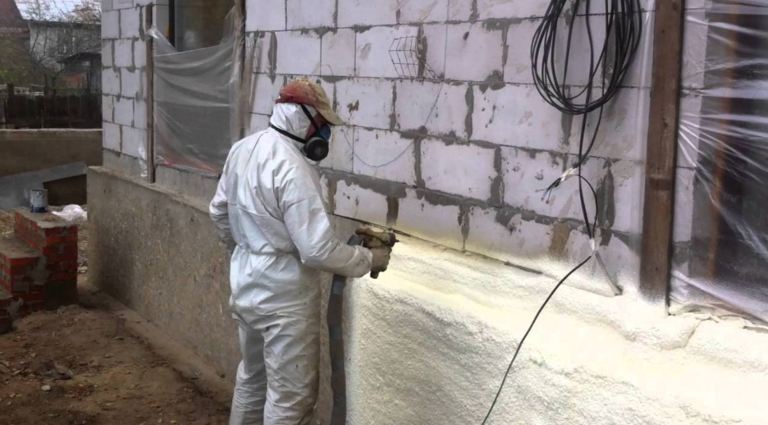 Утеплення пінополіуретаном (ППУ) в Україні: повний гід 2025 року