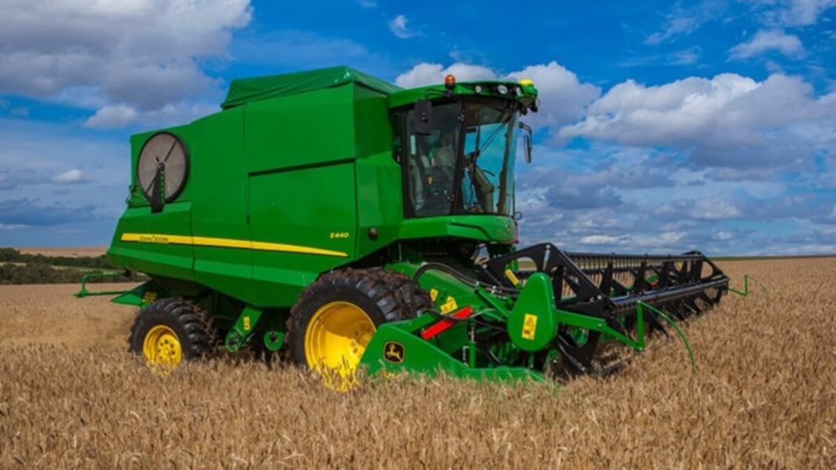 Почему украинские аграрии все чаще выбирают комбайны John Deere