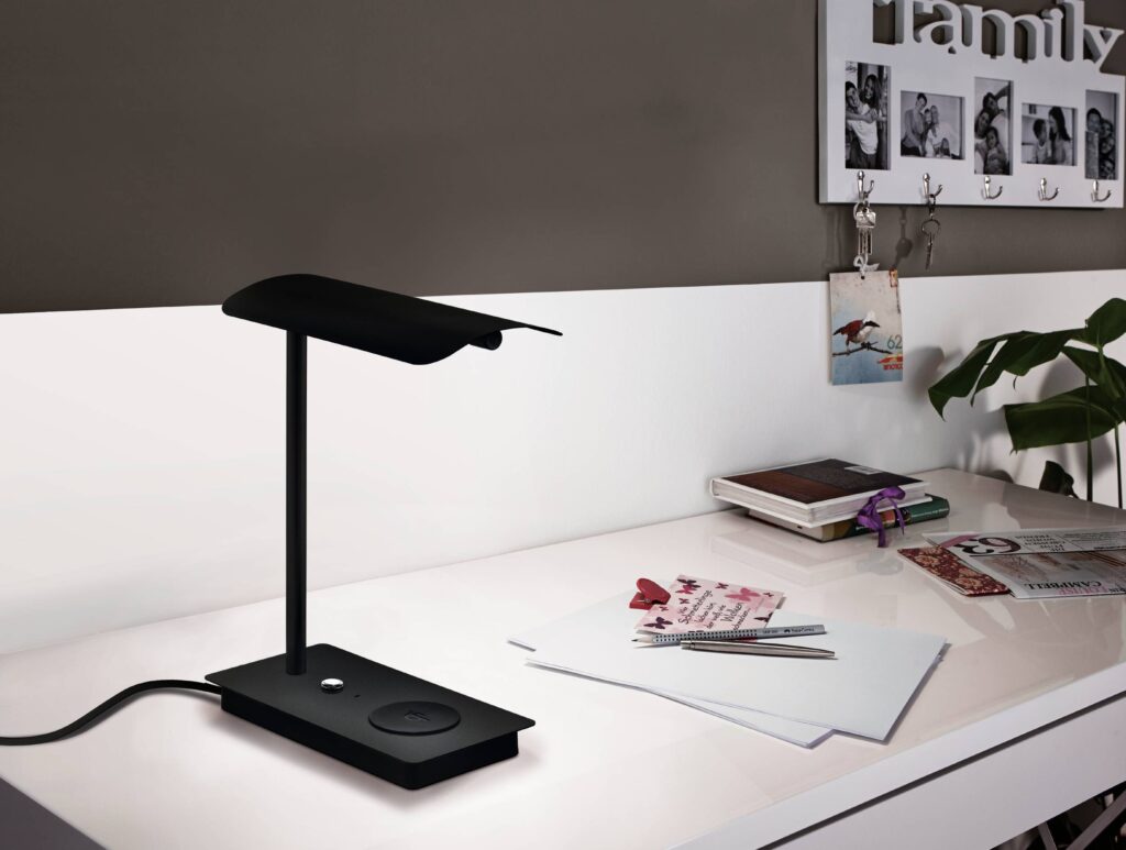 Освещение за столом для учёбы или в офисе: выбираем настольную лампу в интернете